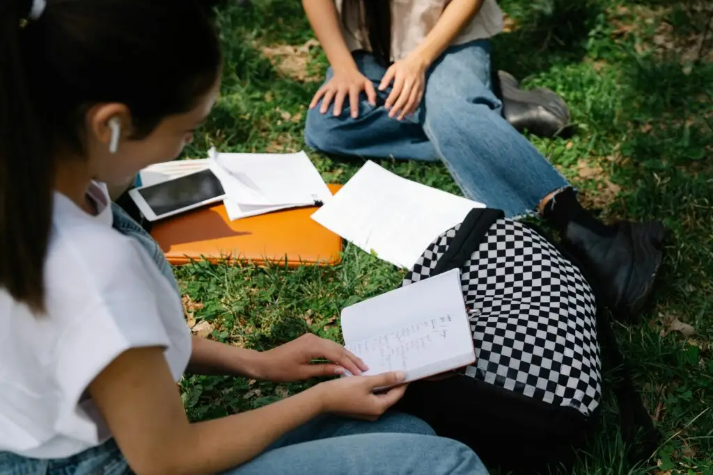 International students revising together in Paris to take French exams DELF DALF TEF TCF