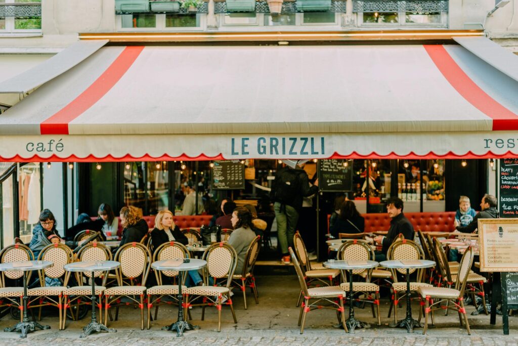 A learner politely asking for clarification during a French conversation.