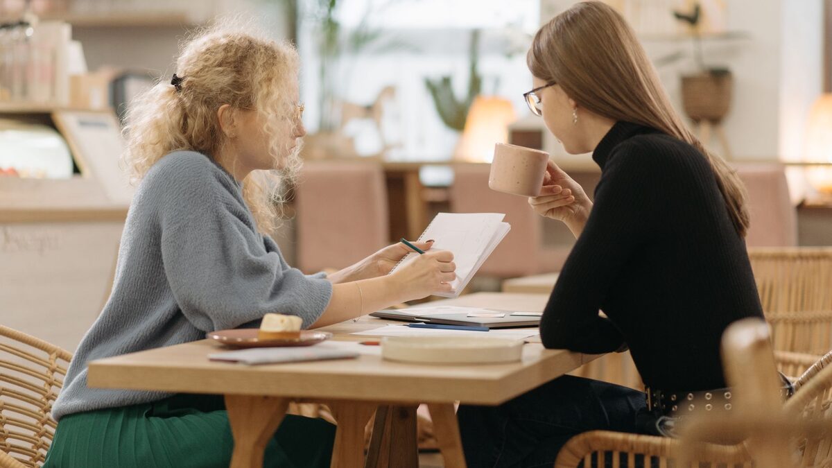 French listening practice for real life in France — Feel Good French